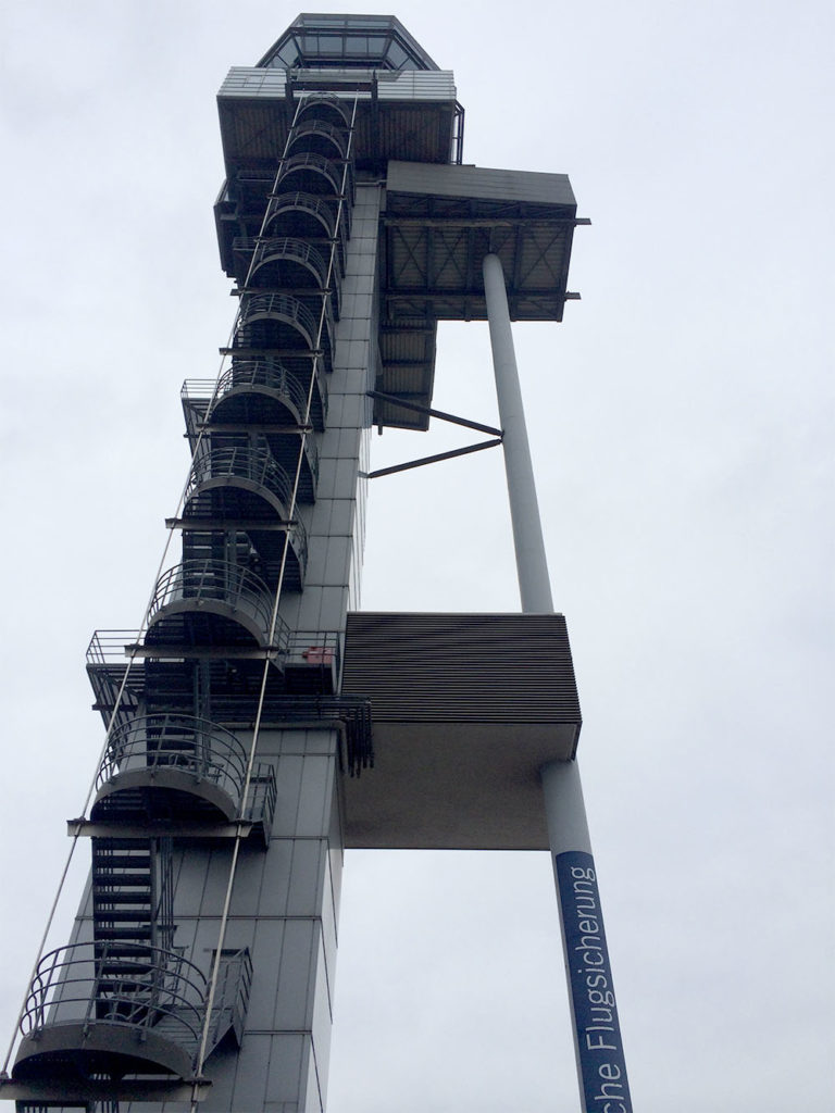 ckeliste-drohne-drohnenflug-tower-hannover_außen-flugsicherung